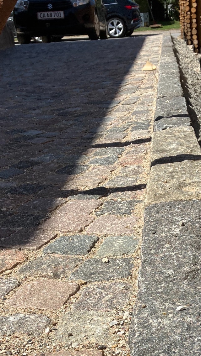 Chausse i buer og gammel nordiske kantsten